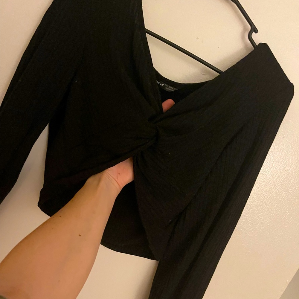Front twist long sleeve crop